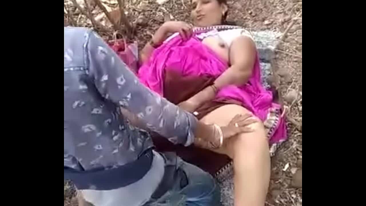 Xnxx aunty outdoor