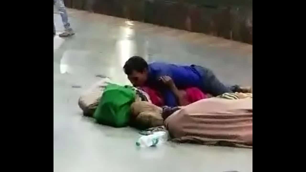 clipsage desi couple having sex in public railway station - Indian Porn 365