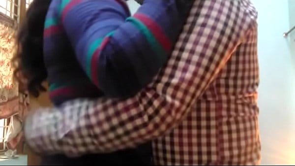 Indian xnxx xxx bhabhi sensual sex with boyfriend in standing
